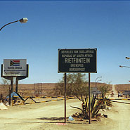 Grenzübergang von Namibia nach Südafrika in Rietfontein